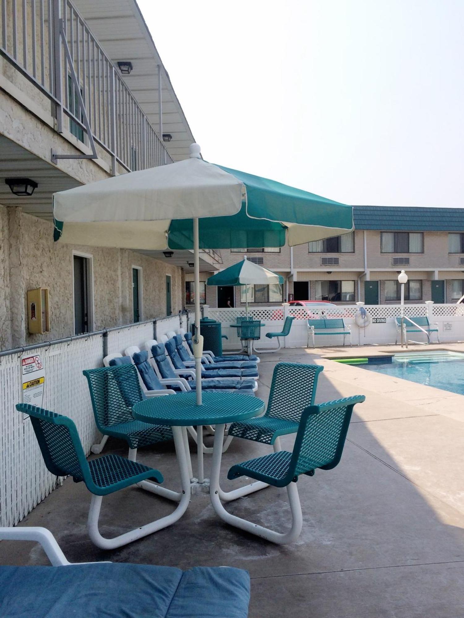 Sand Pebble Motor Lodge Пойнт-Плезант-Біч Екстер'єр фото